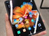 Il display interno del Mi Mix Fold misura 8,01 pollici. (Fonte: Digital Chat Station)