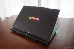 Stravagante, non solo in termini di hardware: Lenovo Legion 9 18. (Fonte: Notebookcheck)
