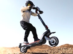 L&#039;e-scooter all-terrain Navee XT5 Pro offre fino a 80 miglia di esplorazione off-road su pendenze fino al 32%. (Fonte: Navee)