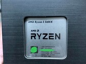 L'AMD Ryzen 5 5600X sembra minacciare l'egemonia del Core i9-10900K nei carichi di lavoro single-thread. (Fonte immagine: @GawroskiT su Twitter)