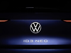 VW sta stuzzicando l'ID.3 Neo prima della sua anteprima mondiale con un frontale ridisegnato, un software aggiornato e la promessa dei primi modelli di produzione GTI completamente elettrici del marchio.
