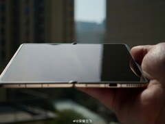 Honor il dirigente Fei Wang ha condiviso le immagini reali del pieghevole Honor Magic V6.