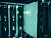 Primo piano dei rack dei server in un data center
