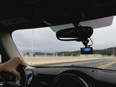 Un'auto con una dashcam (fonte: Nicole Logan/Unsplash)