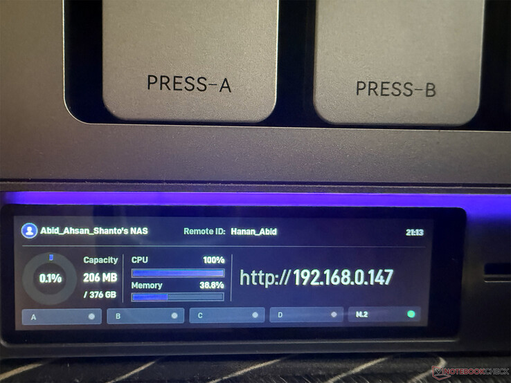 Il display integrato mostra l'IP di accesso locale dopo aver effettuato una connessione Ethernet cablata