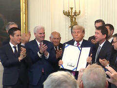 Il Presidente Trump firma la legge GENIUS Act, che consente ulteriori controlli sulle monete stabili e sugli emittenti. (Fonte: Casa Bianca)