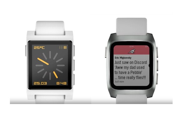 Il Pebble Time 2* mostra il vecchio design (a sinistra) e il nuovo design. (Fonte: Eric Migicovsky/Core Devices)