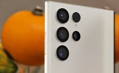 Il Galaxy S23 Ultra sarebbe stato messo a confronto con l'S22 Ultra e il Pixel 7 Pro per un confronto di immagini. (Fonte: Weibo/Technizo Concept - modificato)