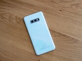 Il Samsung Galaxy S10e si è guadagnato un seguito di culto per essere l'ultimo piccolo flagship di Samsung. (Fonte: Presse-citron)
