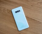 Il Samsung Galaxy S10e si è guadagnato un seguito di culto per essere l'ultimo piccolo flagship di Samsung. (Fonte: Presse-citron)