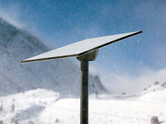La parabola del piano residenziale standard Starlink nella neve. (Fonte: Starlink)