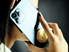 Secondo Tim Cook, i clienti di Apple probabilmente non saranno in grado di pagare il loro nuovo iPhone con bitcoin o altre criptovalute molto presto (Immagine: Executium)