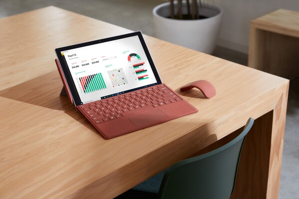 Il Surface Pro 7 Plus assomiglia molto al Surface Pro 7. (Fonte immagine: Microsoft)