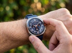 Alcuni utenti segnalano problemi relativi al quadrante e alla cornice del Galaxy Watch Ultra dei modelli del 2024 e del 2025.