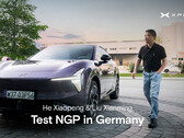 Test nel traffico urbano di Monaco: He Xiaopeng, amministratore delegato di Xpeng, illustra il nuovo sistema Next Generation Pilot (NGP) a bordo della Xpeng L03.