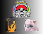 Viene mostrato il merchandising dei Campionati Mondiali Pokémon (Fonte: The Pokémon Company con modifiche)