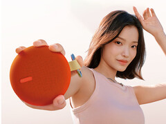 L&#039;altoparlante Bluetooth Redmi 2 costa circa 14 dollari in Cina. Nella foto: un&#039;immagine promozionale dell&#039;altoparlante wireless. (Fonte immagine: Xiaomi - modificata)