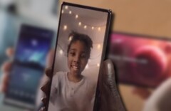 L'Xperia 1 IV (Mark 4) potrebbe venire con una fotocamera sotto il display nella parte anteriore per consentire cornici più sottili. (Fonte immagine: Sony - modificato)