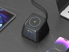 Il mobfree SuperDock ha una potenza totale di 110 W su cinque porte. (Fonte: mobfree)