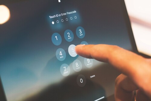 Oltre a questo metodo pratico, il vecchio metodo che prevede l’uso di un codice o di una password è quasi sempre ancora un’opzione valida.
