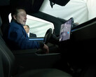 Elon Musk fa fare un giro a Bibi Netanyahu sul Cybertruck (immagine: IsraeliPM/YT)