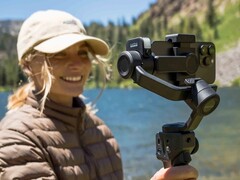 Il nuovo gimbal Fluid Pro AI funziona con le action camera GoPro, gli smartphone e le fotocamere point-and-shoot con un peso massimo di 400 grammi. (Fonte: GoPro)