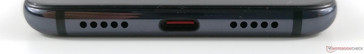 Lato inferiore: altoparlante, porta USB 2.0 Type-C, altoparlante