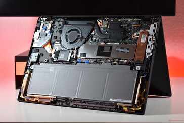 Lenovo ThinkPad P16s Gen 4 AMD: Interno