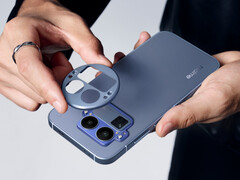 Il Realme GT 8 Pro nella sua finitura Urban Blue con la piastra della fotocamera rimossa. (Fonte: Realme)