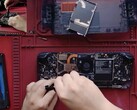 Steam Deck OLED medio smontato. (Fonte: SlickBuys Mods and Repairs)