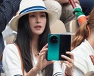 Il presunto Vivo X Fold 6 nelle mani di Zhu Zhu.