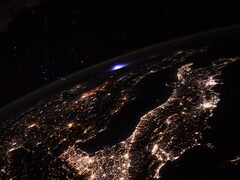 Un&#039;immagine della Terra ripresa dalla ISS, che mostra un temporale in lontananza. (Fonte immagine: Flickr/CC/ESA/NASA-T. Pesquet)