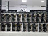 I minatori di criptovaluta stanno ora impiegando un hardware da workstation per le loro esigenze di mining (immagine via @I_Leak_VN su Twitter)