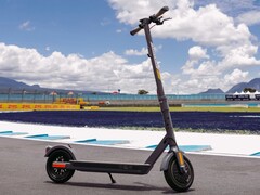 L&#039;e-scooter Shell RIDE SR-5S ha una velocità massima di 20 miglia orarie (~32 km/h). (Fonte: Shell RIDE)