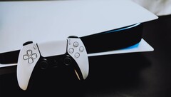 Secondo il principale concorrente di Sony nel mercato delle console di gioco, la PS5 Slim uscirà nel corso dell&#039;anno al prezzo di 399 dollari (Immagine: Triyansh Gill)