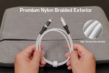 Il cavo è dotato di una guaina in nylon intrecciato.