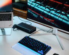 Un'eGPU Aorus RTX 5060 Ti AI Box collegata a un portatile Lenovo ThinkPad X9 su cui è in esecuzione Cyberpunk 2077 su un monitor esterno.
