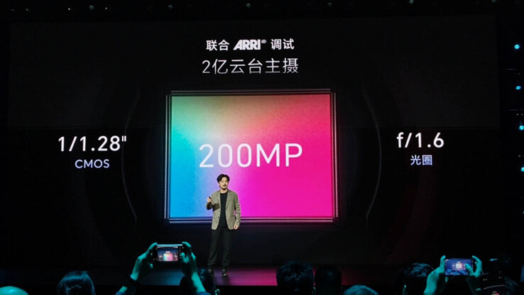 Il Robot Phone di Honor è dotato di un sensore principale da 200 MP montato su un gimbal miniaturizzato a tre assi.