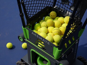 Il robot da tennis Acemate S10 Pro può contenere fino a 100 palline.