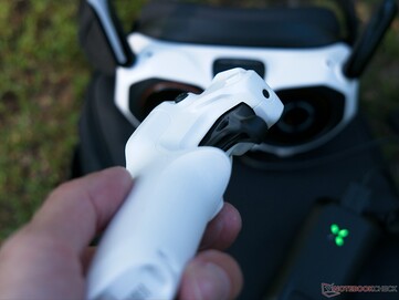 Il sistema è composto dal drone, dagli occhiali e dal telecomando