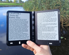 L'e-reader Diptyx (nella foto) gestisce la ricarica e il trasferimento di file tramite USB-C. (Fonte immagine: u/spacerower via r/ereader)