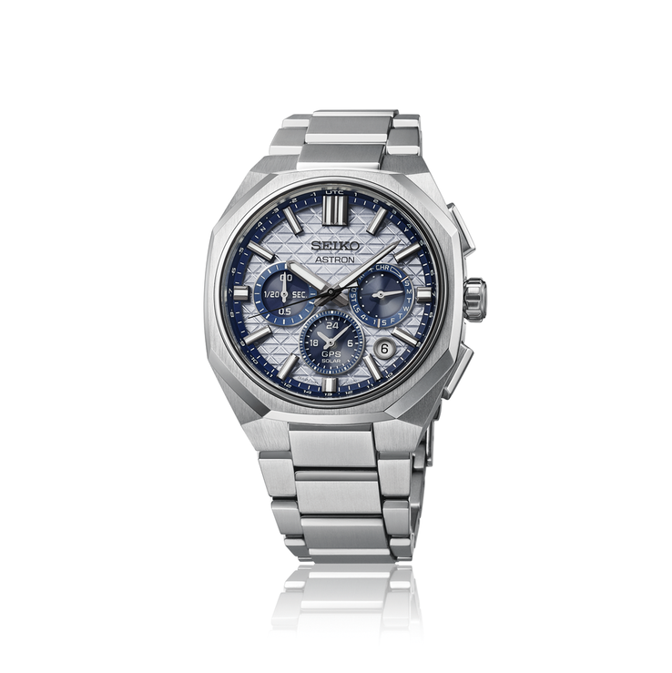 L'Astron HAB004 abbina un quadrante argentato con accenti sorprendenti in 