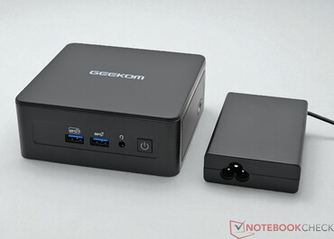 Geekom Mini IT15 con alimentatore (19 V; 6,32 A)