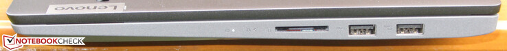 A destra: SD card reader, 2x USB 3.2 Gen 1 (Type A)