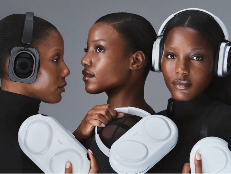 Nothing Headphone (1) Pro è disponibile in nero o bianco e include una custodia rigida.