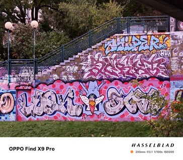 Oppo Find X9 Pro con zoom 10x senza obiettivo tele.