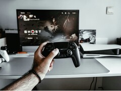 Un utente di Reddit non è riuscito ad avviare Ghost of Yōtei sulla propria PS5 a seguito di un controllo della licenza non andato a buon fine, riaccendendo il dibattito sui giochi digitali e sui dischi fisici.