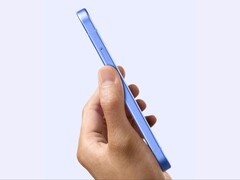 Immagine promozionale ufficiale del Pixel 10a in colore lavanda.