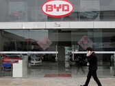 BYD ha superato Tesla nel 2022 come principale produttore globale di EV. (Fonte immagine: Reuters)