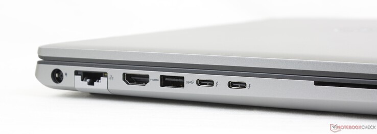A sinistra: adattatore CA, Gigabit RJ-45, HDMI 2.1, USB-A 3.2, 2x Thunderbolt 4 con Power Delivery + DisplayPort 1.4, lettore di Smart Card